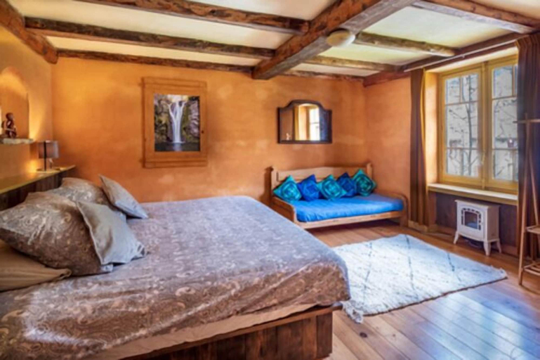 Bedroom 4, Goute la vie, Ain
