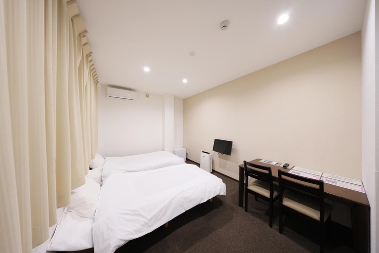 Bedroom 2, GATE80長居 無人宿 完全セルフ 予約メッセージ欄確認要す スマートロック 暗証番号チェックイン 素泊まり専門 アメニティ持参で格安滞在 セコム24h監視 駐車場なし, Osaka