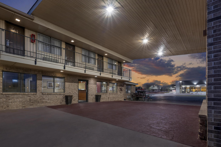 Exterior & Views 2, Best Western Caprock Inn, Terry