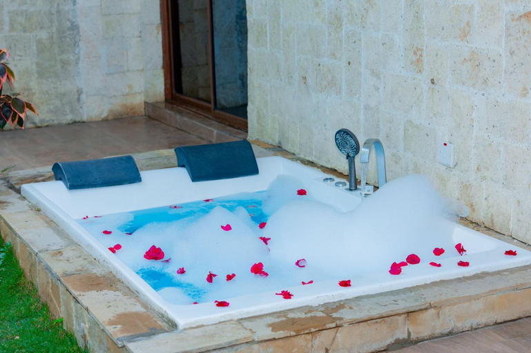 Bathroom 3, Lake Elementaita Manor, Gilgil