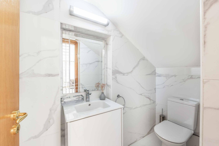 Bathroom 3, Apollon Dionysus Villa