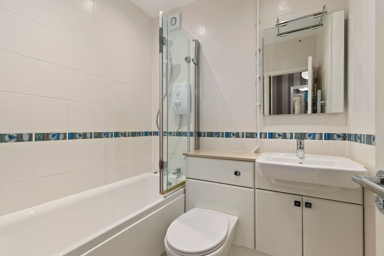 Room 3, 6 Paragon Court - Sea Front Apartment, Pembrokeshire