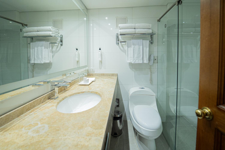 Bathroom 4, Radisson Bogota Metrotel, Santafé de Bogotá