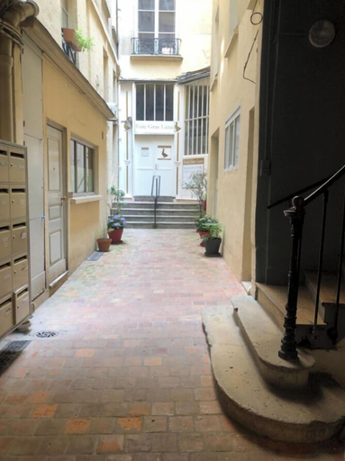 Property entrance, 1613 Montmartre, Paris