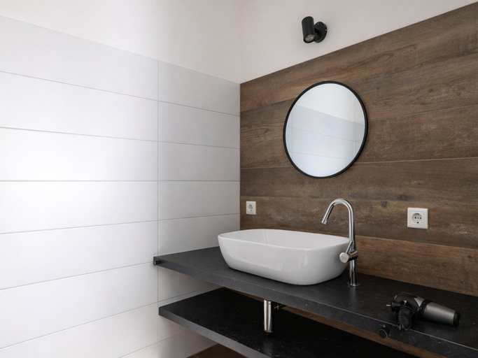 Bathroom 2, Apartment in Vrouwenpolder near sea, Veere