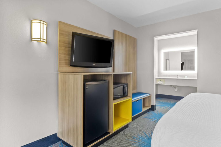 Bedroom 3, Days Inn by Wyndham Ocean Springs, Jackson