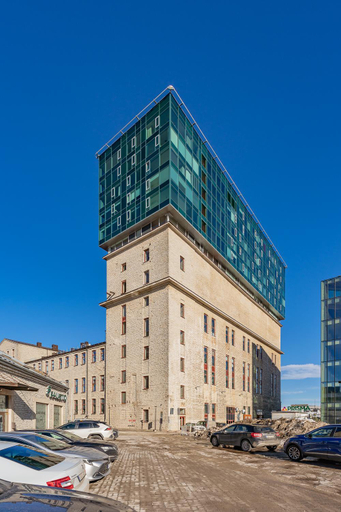 Exterior & Views