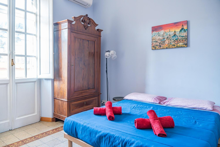 Bedroom, Lion Renting Metro Piramide, Rome