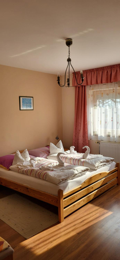 Bedroom 2, Lukacs Haz, Csepreg