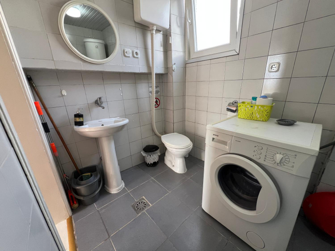Bathroom 2, Villa Misa Apartments & Studios Lakeview