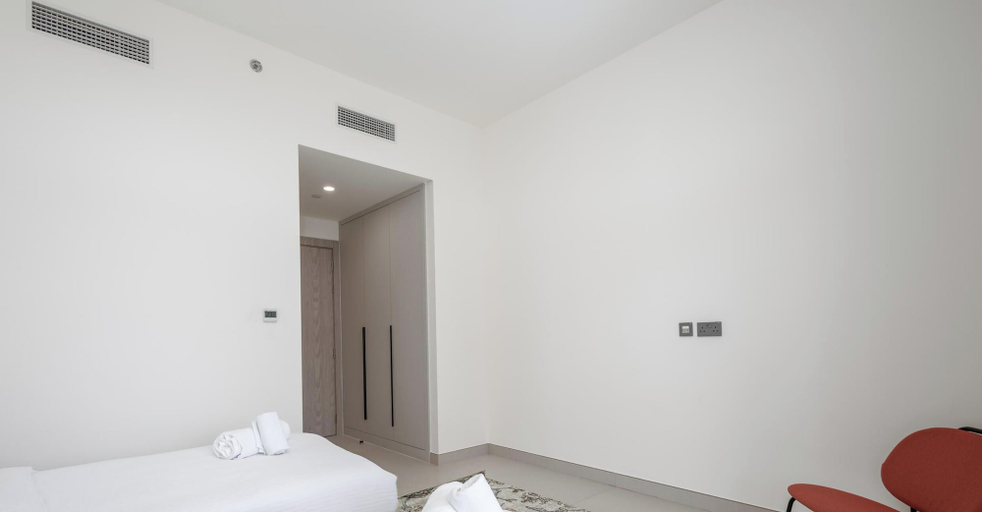 Room 3, LUX The Hadley JVC Suite, Dubai