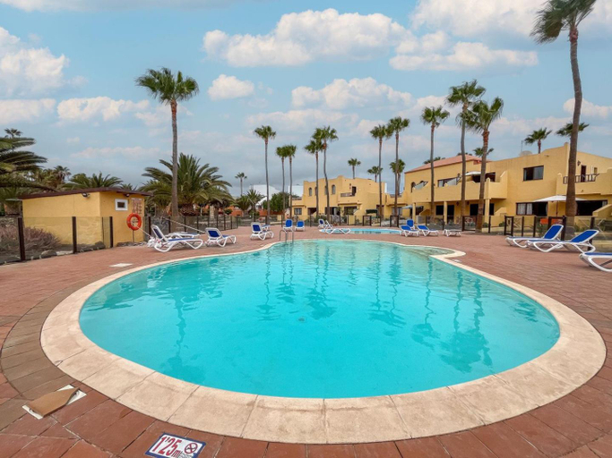 Sport & Beauty 4, Oasis Royal 13 apartamento vista piscina Corralejo by Lightbooking, Las Palmas