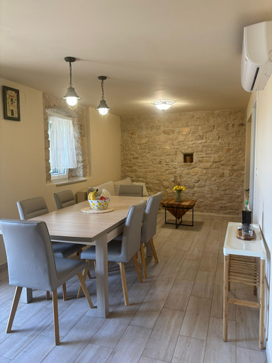 Room 3, Villa Magic With Heated Pool, Drniš