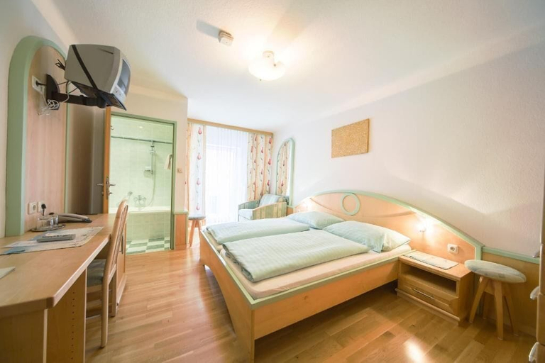 Bedroom 3, Hotel zum Kirchenwirt Mariazell, Bruck-Mürzzuschlag