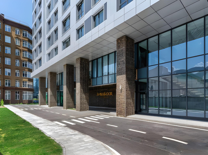 Exterior & Views