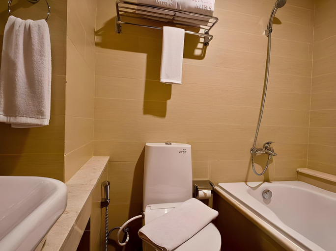 Bathroom 4, Vish Hotel and Cafe, Khanom