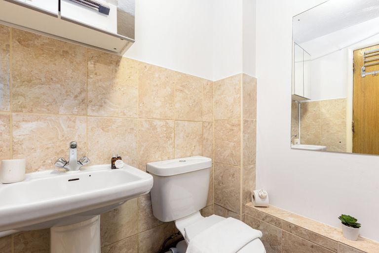 Bathroom 4, The Bridge Flats, London