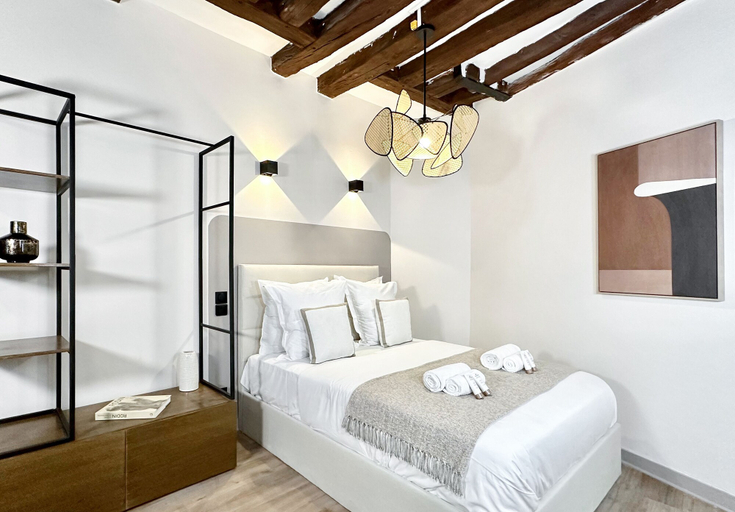 Living area 2, 1544 Dauphine, Paris