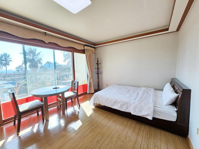 Bedroom 2, Sanbangsan Hot Spring Pension, Seogwipo