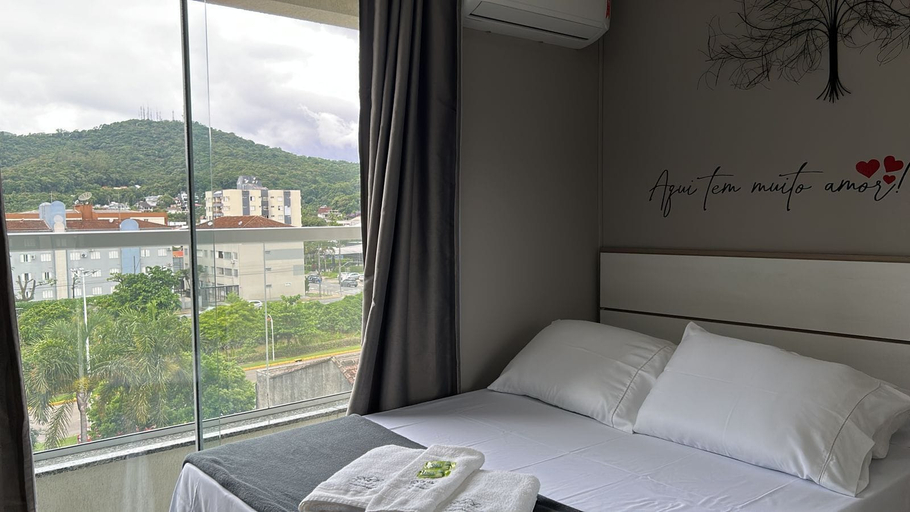 Room 5, AP ENCANTADOR 1 QUARTO PX. DO CAU HANSEN, Joinvile