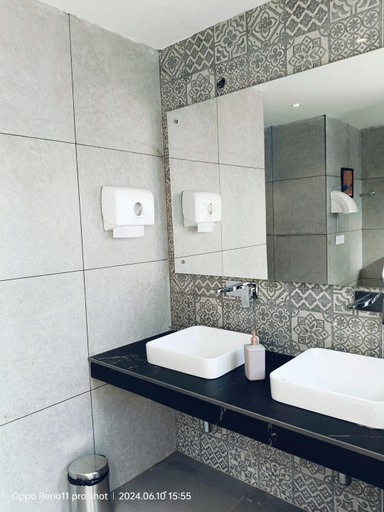 Bathroom 5, Evara Spa & Resort , Nainital