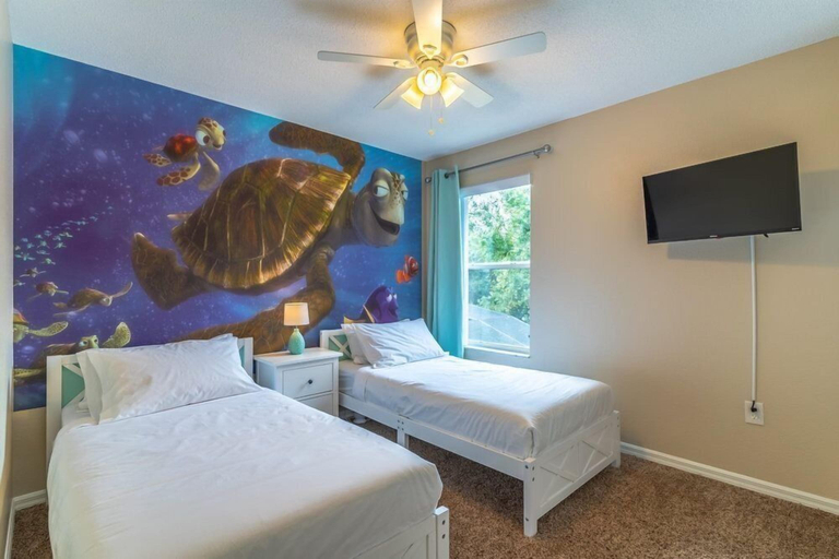 Room 4, 7BR Home w/ Private Pool 20min Disney, Osceola