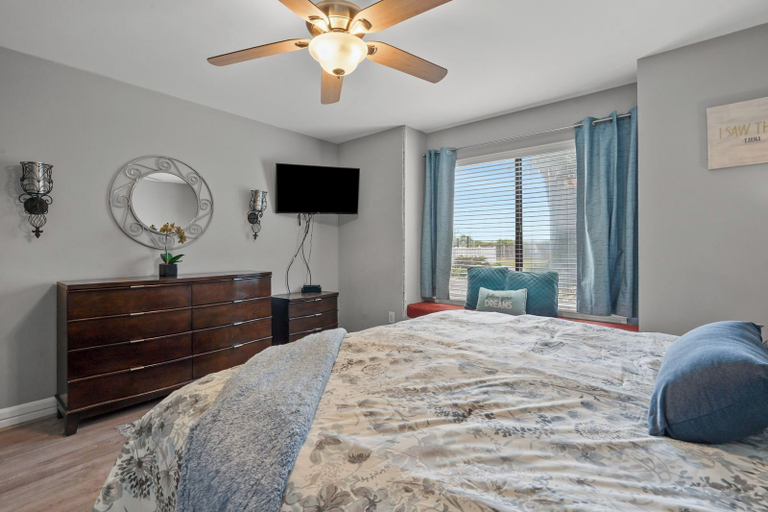 Room 4, Sea Cloisters II Ocean Front Beach Retreat-101e, Horry