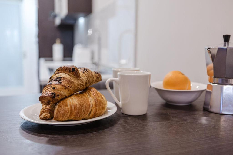 Food & Drinks 4, Central Apartment in St Julians, St Julian's