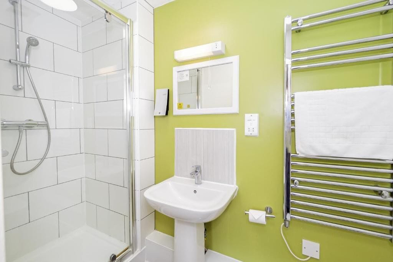 Bathroom 5, Majestic Hotel Eastbourne by Belvilla, East Sussex