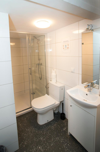 Shower 5, Mia Mia House, Katowice City