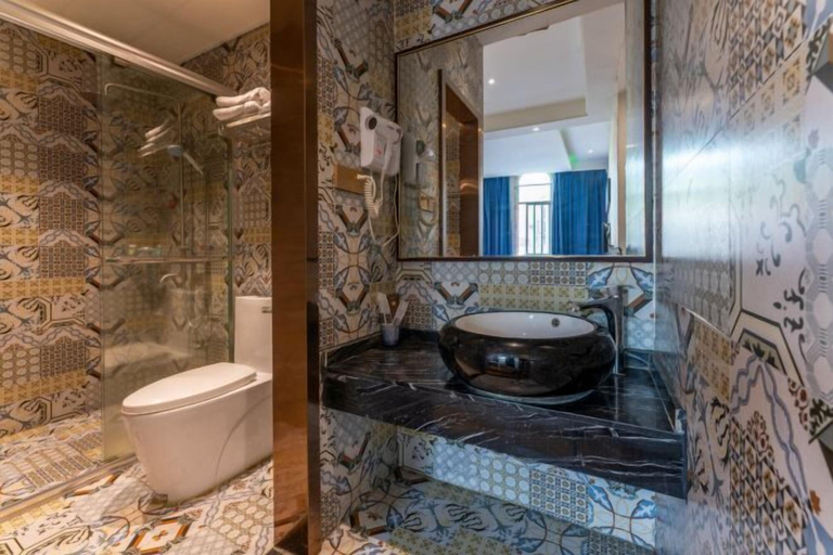 Bathroom 3, Roman Hotel, Nanping