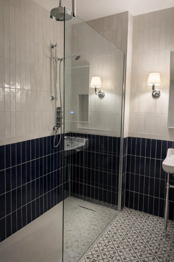 Bathroom 3, Donegal Manor