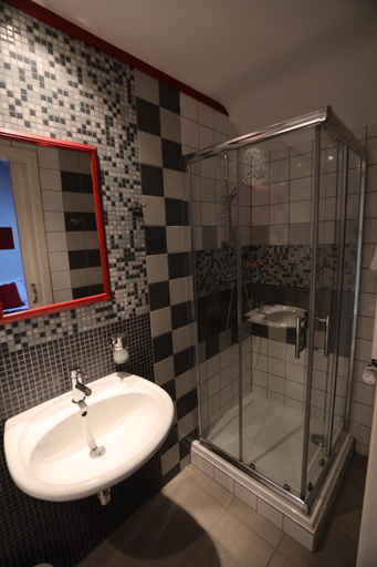 Bathroom 3, B&B Des4seigneurs, Namur