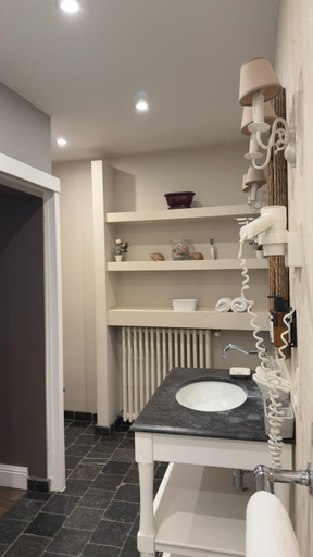Bathroom 2, La Luna Guesthouse, West-Vlaanderen