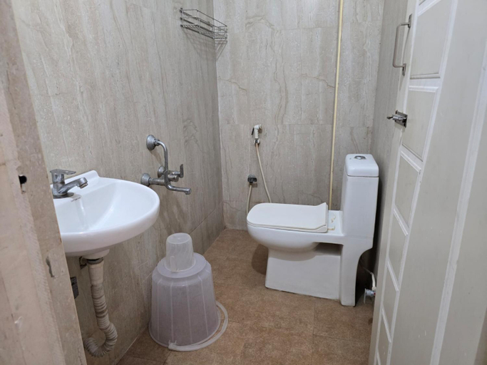 Bathroom 4, GT Empire Hotel-Near SRM University, Chennai