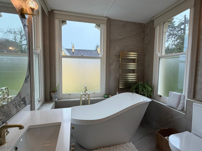 Bathroom 4, Oakhurst Guesthouse