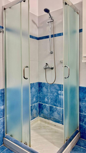 Bathroom 3, First Street Seaside Suites, Sarandës