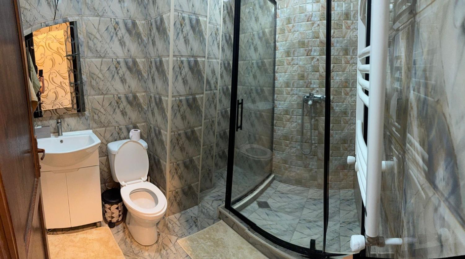 Bathroom 2, SWEET Home, Tskaltubo