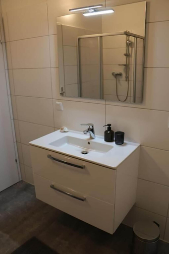 Bathroom 2, RiverView Apartments, Linz