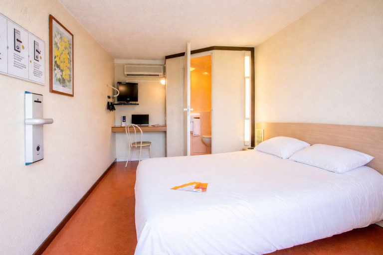 Bedroom 4, Premiere Classe Clermont Ferrand Nord, Puy-de-Dôme