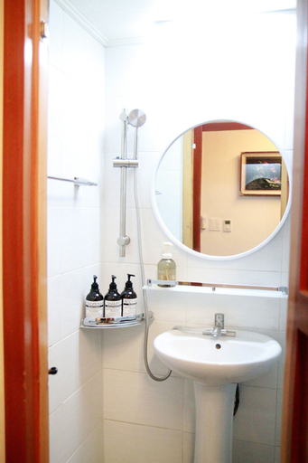 Bathroom 5, moonjarakdalbithanok, Jongno
