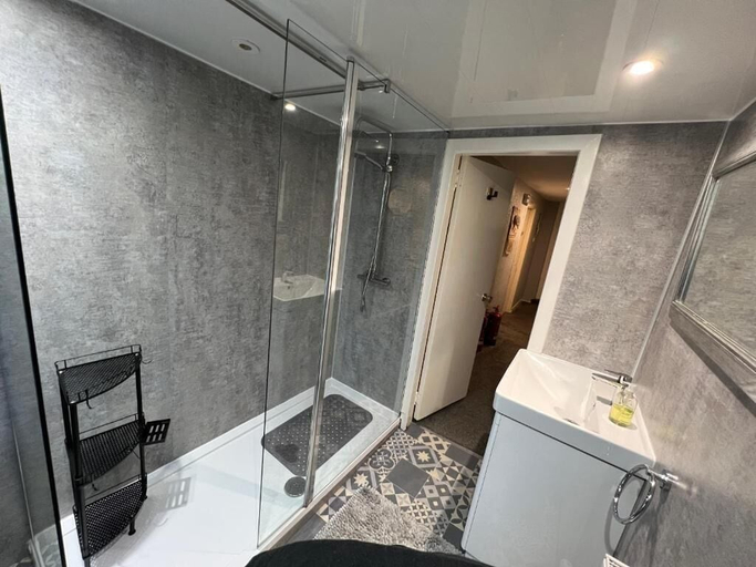 Bathroom 5, Garden Arms Hotel, Aberdeenshire