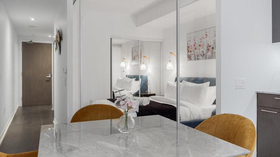 Room 4, Dundas District Suites, Toronto