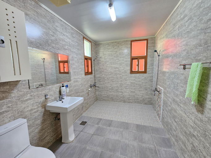 Bathroom 3, Sanbangsan Hot Spring Pension, Seogwipo