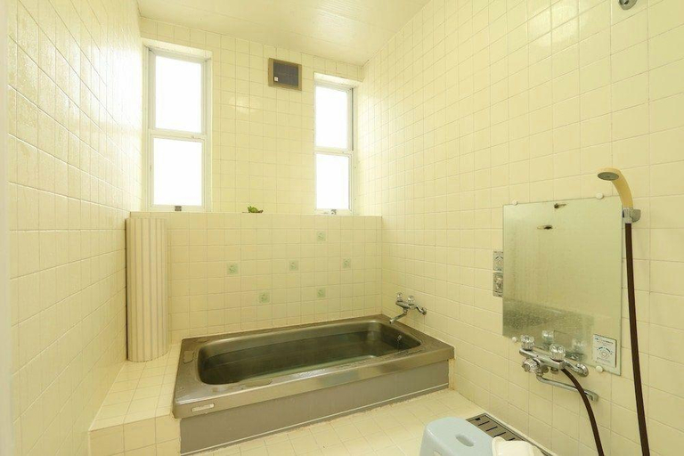Bathroom 3, Blanche Mori, Hokuto