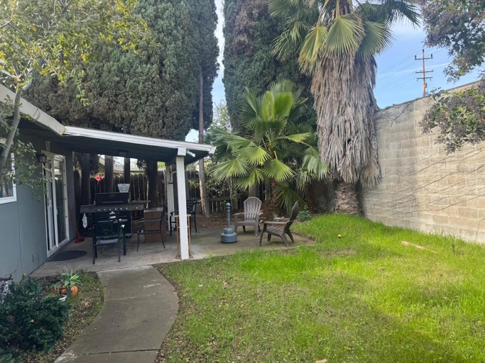 Exterior & Views 2, WHOLE Family - Rosemont - Hostel, Sacramento