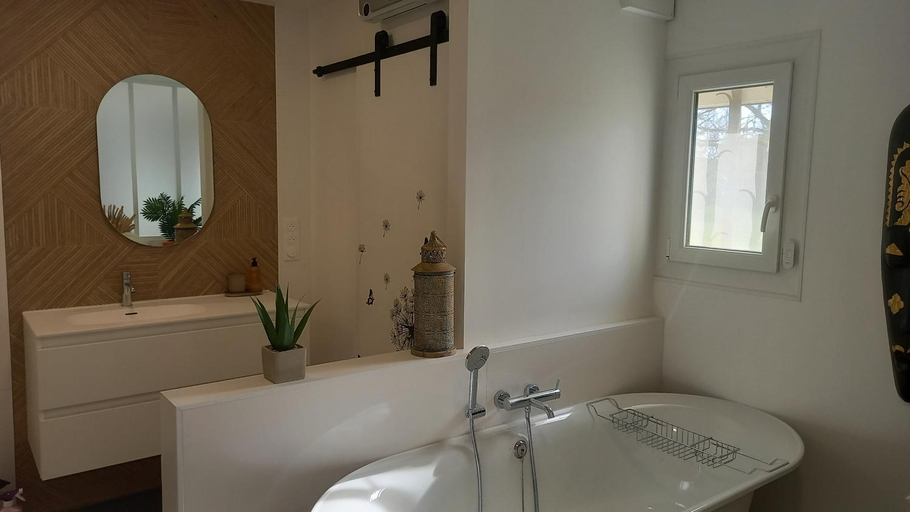 Bathroom 4, Rabbit House - La Chambre d'hotes, Dordogne