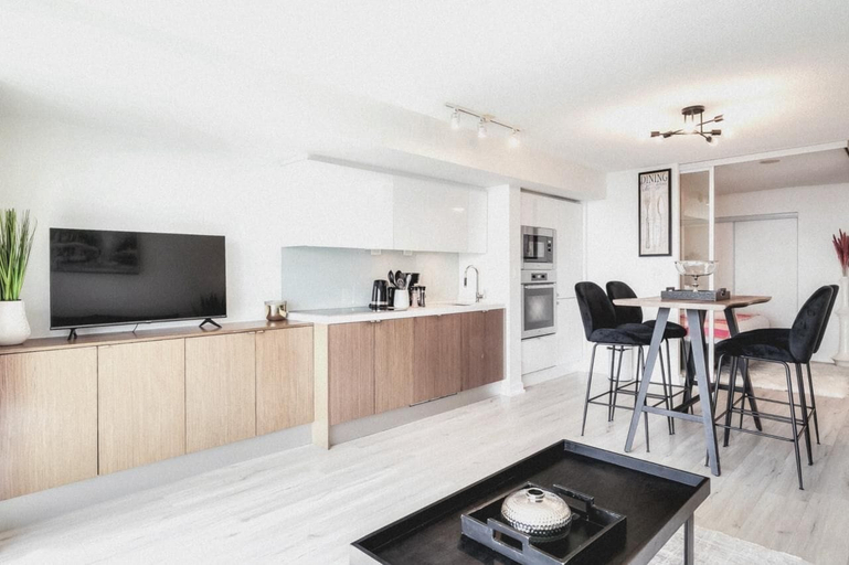 Private kitchen 2, Raynold Lake, Toronto