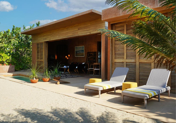Exterior & Views