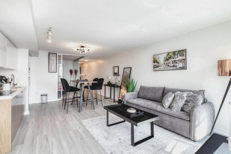Living area 3, Raynold Lake, Toronto